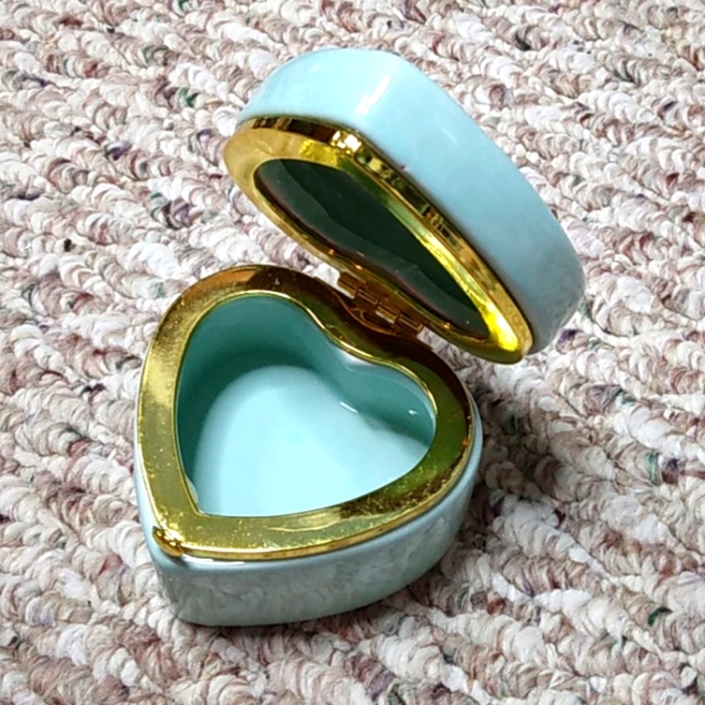 Ceramic heart shape trinket box